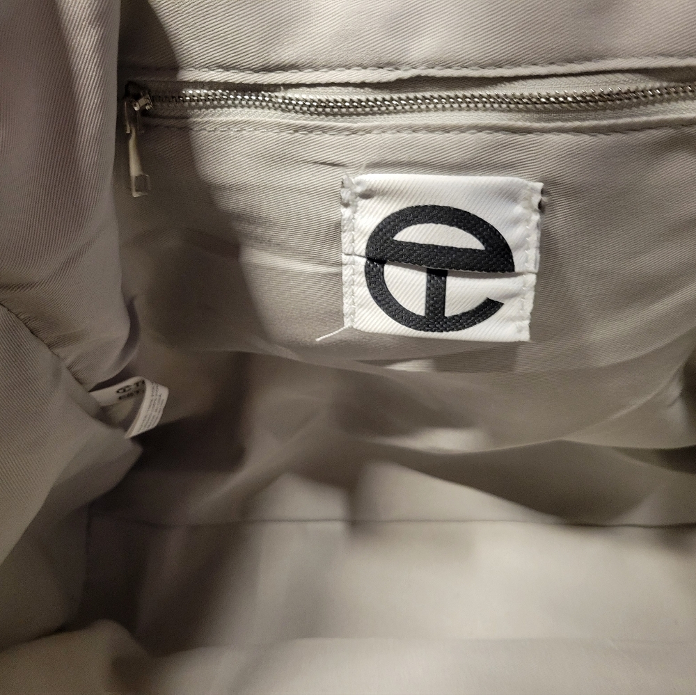 Telfar Purse - Picture 12 of 16